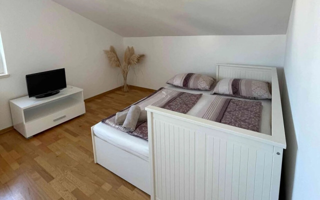 High Five Luxury House in Novalja