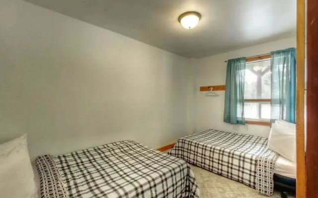 Spacious 8 bdrm Cottage with Private Beach Access, BBQ, Hot Tub, Sauna, Pet friendly - фото 5