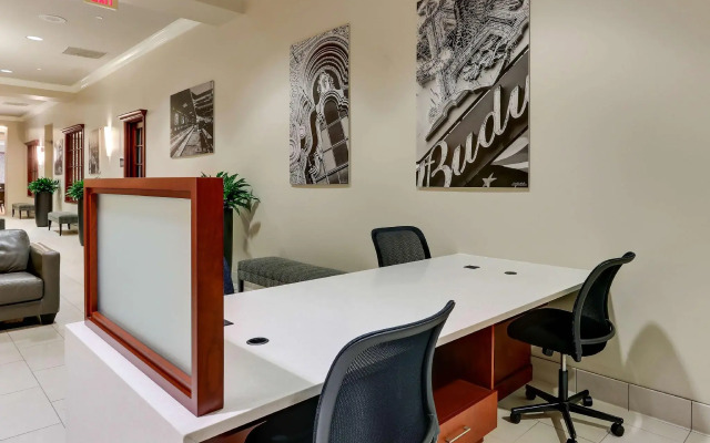 DoubleTree by Hilton St. Louis Forest Park