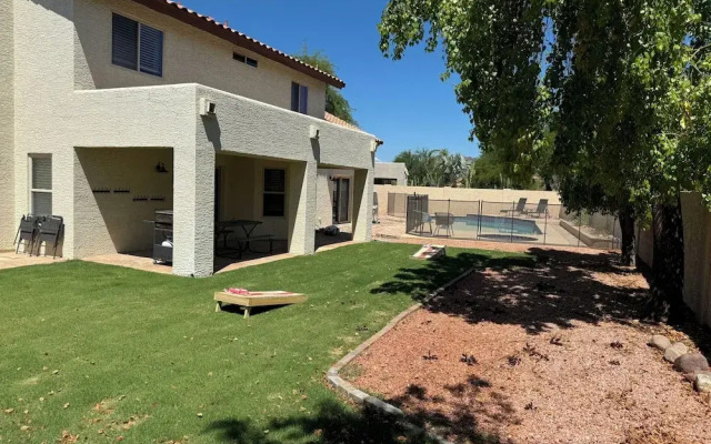 Red Mountain Retreat 5 BDR w/ Heated Pool!