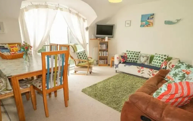Shell Hill 3-bed Apt, Sleeps 6, 15 Mins to Beach