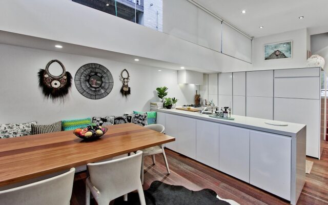 Luxury 3 Bed Terrace House Close To Sydney Cbd