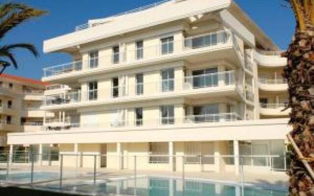 Stunning 2 Bed, 2 Bath Apt On The Cannes Sea Front Has Swimming Pool And Is A Secure Modern Building 464