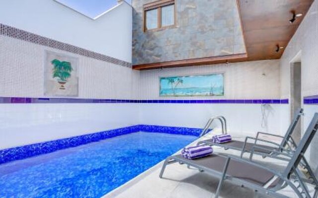 Daniel's Luxury House - Ocean View and Heated Pool