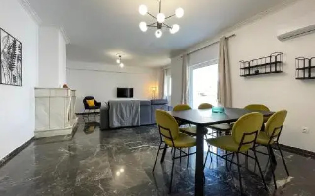 Central & Spacious 105Sq Meters Apt In Viktoria