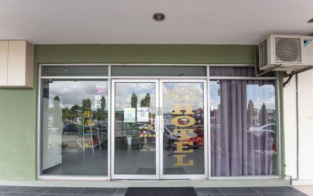 OYO 90417 Apollo Hotel