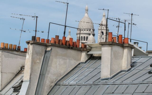 Vintage Paris Gare du Nord by Hiphophostels