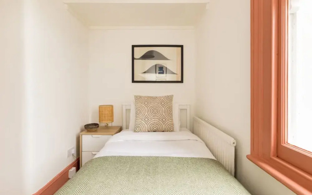 Stylish West Kensington Duplex