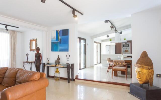 1327 La Quinta Heights
