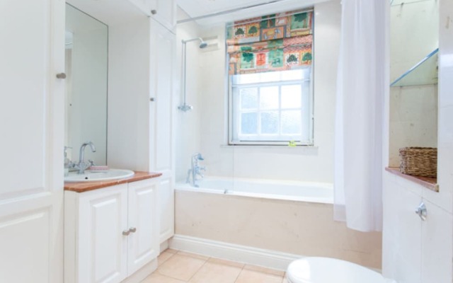 Veeve - Fit for Royalty