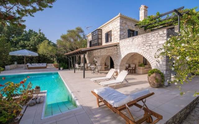 580m² Homm Luxurious Seaside Residence in Syvota, 14 ppl