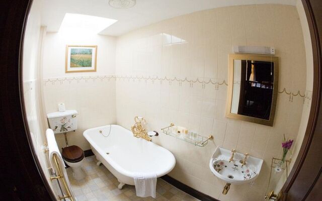 Crown & Cushion Hotel