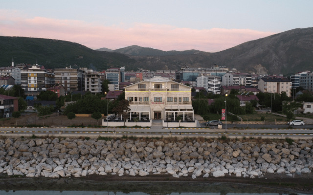 Beyaz Köşk Hotel & Cafe
