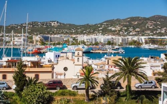 Luxury Studio Apartment La Plaza