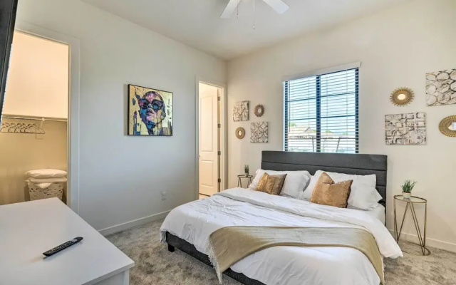 Modern Glendale Getaway ~ 3 Mi To Stadium!