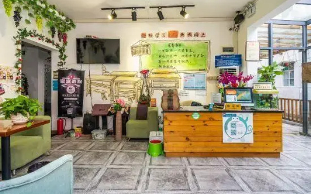 Zhiqingchun Theme Youth Hostel