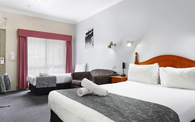 New England Motor Inn – Guest Rooms – Armidale