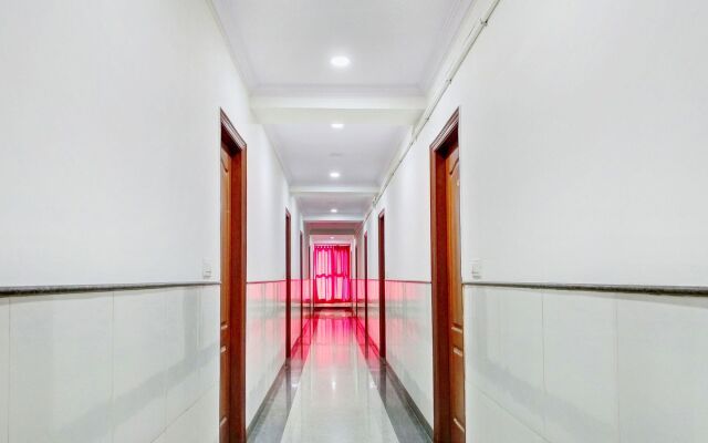 OYO 12083 Hotel Champion Inn