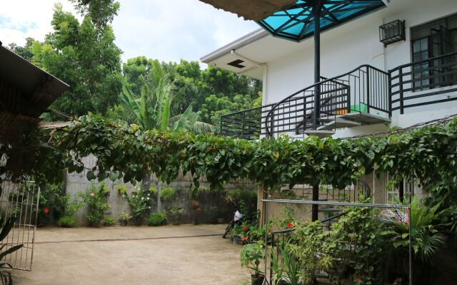 Charm Guest House - Hostel