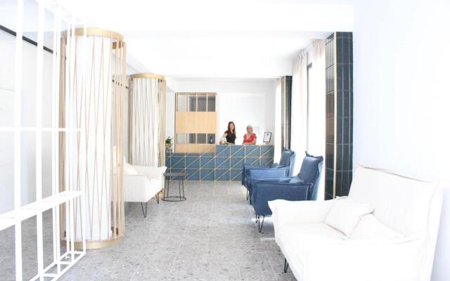 E.J. Pyrgos Bay Hotel