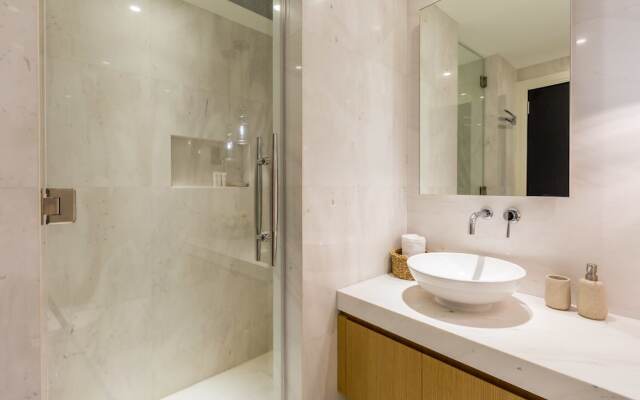 Al Bateen  by Deluxe Holiday Homes