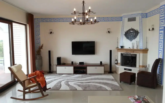 Lighthouse Luxe Estate Apart & Villas