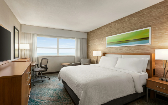 Holiday Inn Miami Beach - Oceanfront by IHG - Image 4