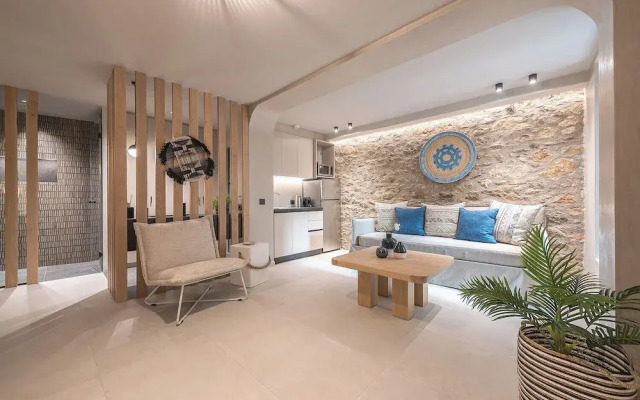 Apollonos 28 Luxury Suites
