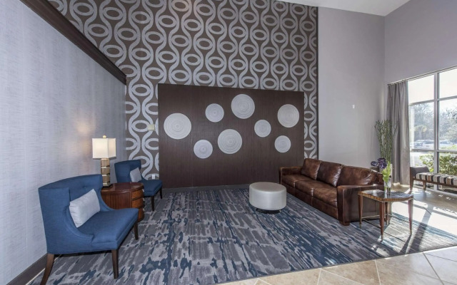 DoubleTree by Hilton North Charleston - Convention Center