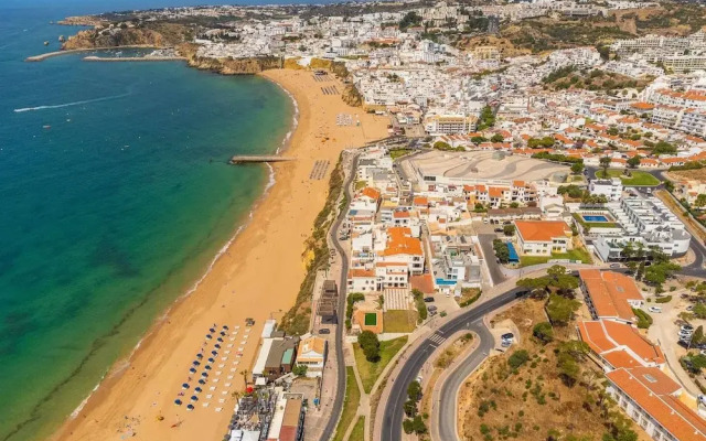 Sea View Central Town 2 Bedroom Apartment