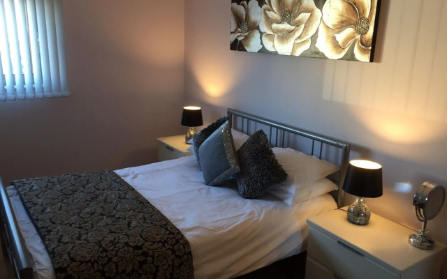 Stunning Spacious City 2 bedroom  Apartment