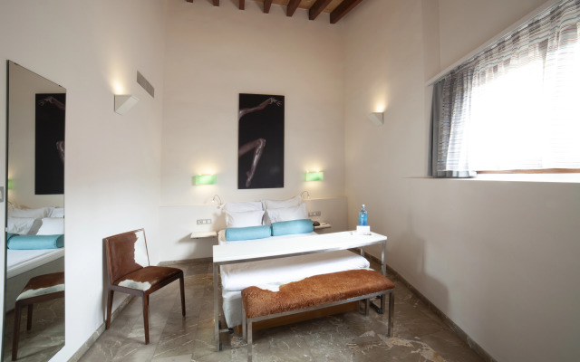 Petit Palace Hotel Tres
