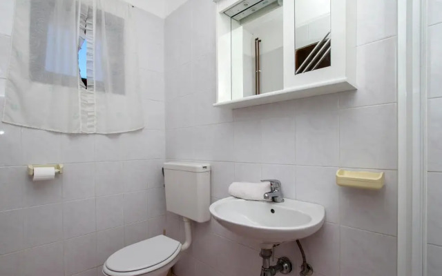 Amazing Home in Kapelica With Wifi and 2 Bedrooms