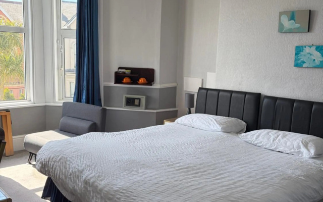 Adelphi Hotel