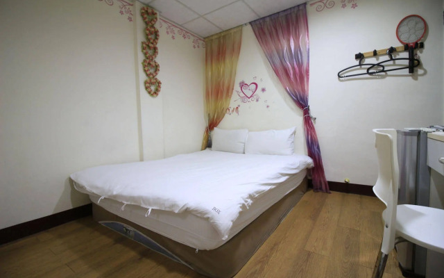 Fengjia Backers Hostel