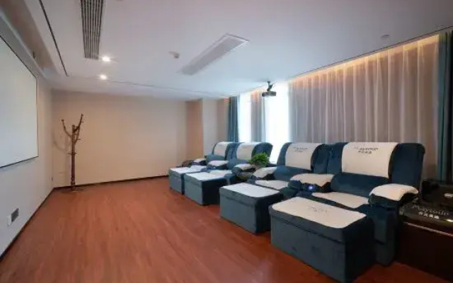 Maytour Hotel(Leather City Yintai City Store)