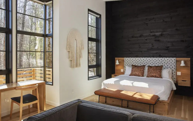 Woodstock Way Hotel