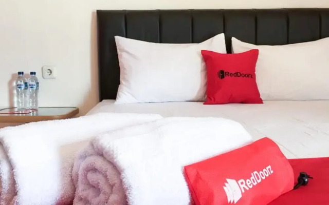 RedDoorz @ Simpang Lima Jupiter