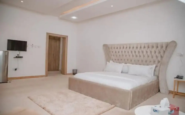 Sakasa Hotel and Suites