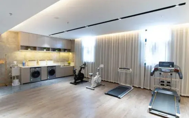 Yishang Hotel (Hechi Yizhou Municipal Center Plaza Branch)