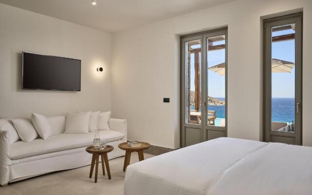 Ios Grand Pool Suites