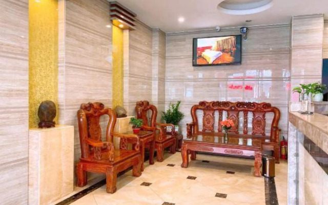 Dubai eight star hotel (Maoming people's Hospital high speed railway station store)