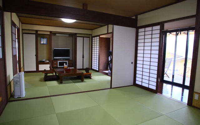 Yufuin Sanso Waremokou