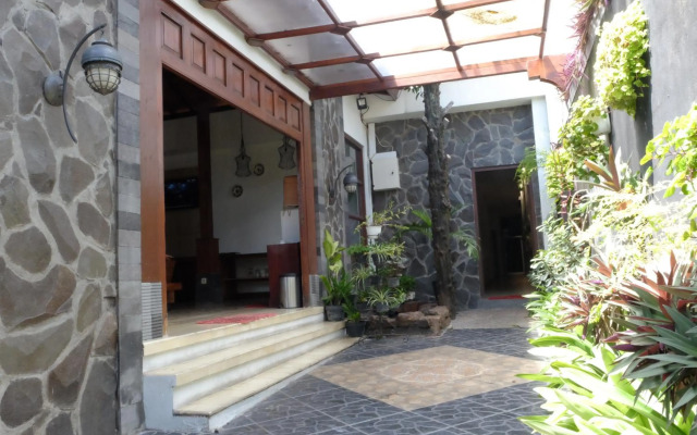 Puri Langenarjan Guest House
