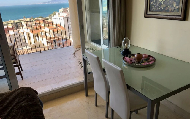 Rooms in Seafront Villa