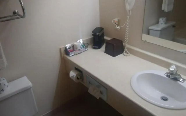 Wautoma Inn by OYO Near Airport WI 73