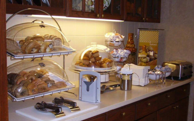 Hampton Inn & Suites Kansas City-Country Club Plaza