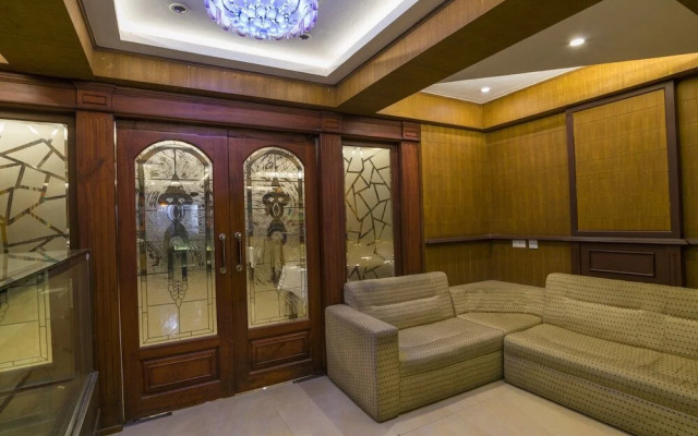 Airport Mansion