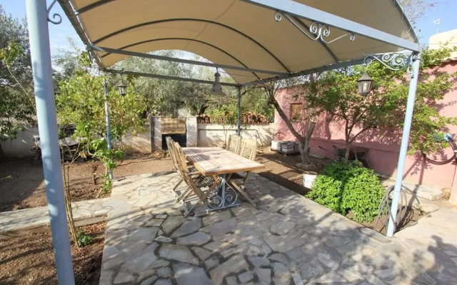 Kipseli s Stone House by Frangki