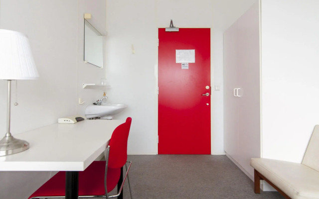 101 Guesthouse Hotel